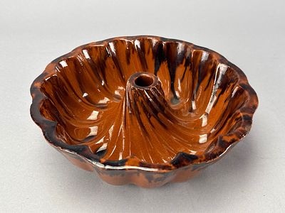 Bennington Bundt Cake Mold, Ceramic, 9 Inches. Bennington ceramic bundt cake mold with fluted 