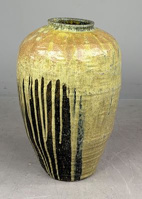 Shōwa Period Oversized Shigaraki Pottery Rice Storage Jar 30" (H). Oversized Japanese Shigaraki 