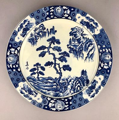 Japanese Arita-yaki Porcelain Charger with Sometsuke Sansui Decoration. Japanese Arita-yaki 