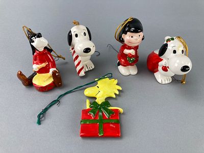 United Feature Syndicate Peanuts Christmas Ornaments Set. Set of Peanuts character Christmas 