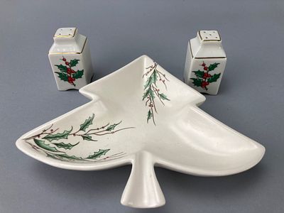 Ceramic Tree Dish & Shakers with Holly Decoration. Ceramic tree-shaped dish with holly 