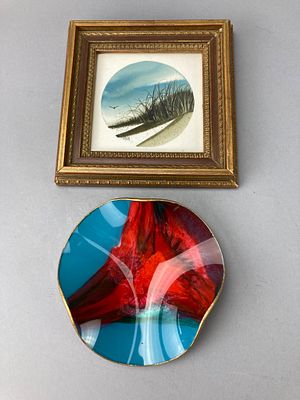 Getusee Glassware Dish, Abstract Design. Decorative glass dish by Getusee Glassware, featuring 