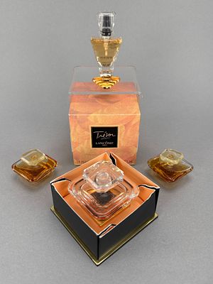 Lanc&ocirc;me Tr&eacute;sor Mini Perfume Glass Bottles & Pin. Lanc&ocirc;me Tr&eacute;sor perfume set featuring clear 