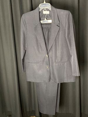 Alfred Dunner Women's Pinstripe Suit, Size 10 Petite. Alfred Dunner women's pinstripe suit in 