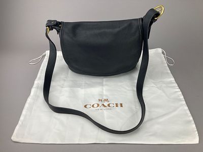 Vintage Coach USA Black Leather Shoulder Bag. Vintage Coach navy blue leather shoulder bag with 