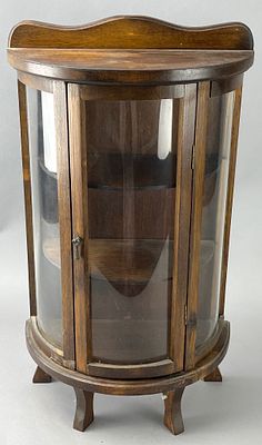 Early 20th C. Bowfront Curved-Glass Curio Cabinet. Compact bowfront display cabinet with a 