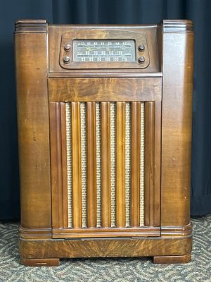 1946 Philco Model 46-1226 Console Radio-Phonograph. Philco Model 46-1226 Code 121 floor console 