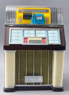 Thomas Jukebox-Style Radio Model 1960, Plastic & Metal. Thomas Collector's Edition Radio Model 