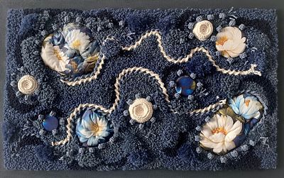 Гуля Маркелова - Фантазийные цветы. Ковровая вышивка, макраме, ткачество 
Дизайнер, художник. Член 