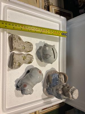 5 porcelain figurines including a pair of miniature Staffordshire mantle dogs