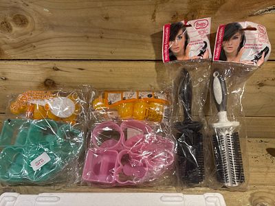 2 new silcone baking sets and 2 new hair brushes