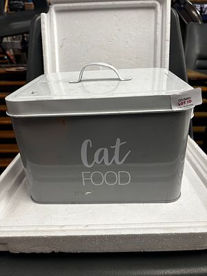 Cat food tin