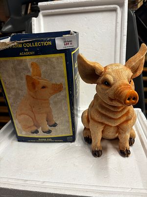 Academy pig boxed 9x6 inches