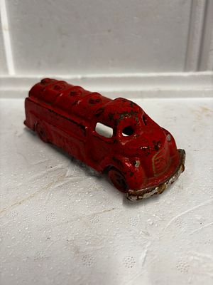 Cast fire truck 6x3 inches
