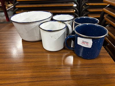 Lot of enamel ware cups and bowl