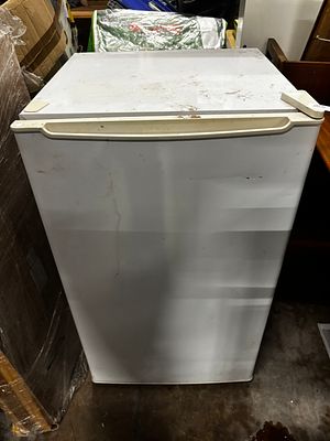 Under counter fridge 33x19.5 inches