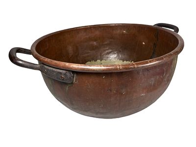 Antique Large Copper Candy Kettle Pan. Antique heavy-gauge copper candy kettle featuring a 