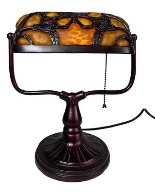 Tiffany-Style Art Nouveau Stained Banker's Lamp. Tiffany-style Art Nouveau banker's table lamp 