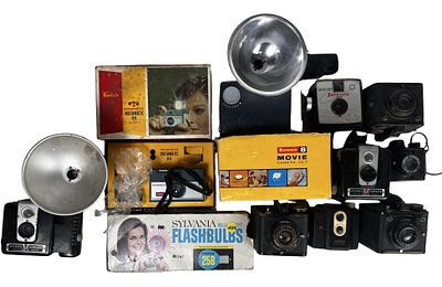 Collection of Vintage Cameras, Movie Cameras & Acc. Collection of vintage cameras and 