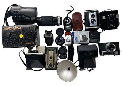 Vintage Cameras- Yashica, Polaroid, Canon. Kodak &. vintage cameras and photography accessories 