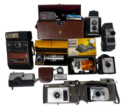 Vintage Cameras & Access.- Kodak, Polaroid, Browni. Vintage cameras and photography equipment 