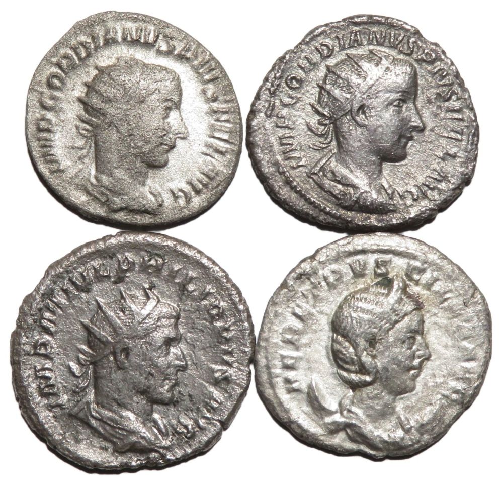Lot 218: Antoninianus (4). 3rd century AD. Lot includes coins...