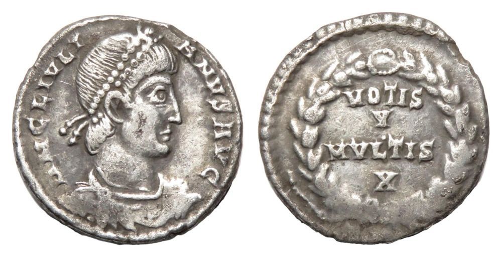 Lot 232: Julian II Siliqua. Silver, 2.35g. 17.57 mm. Diademed,...
