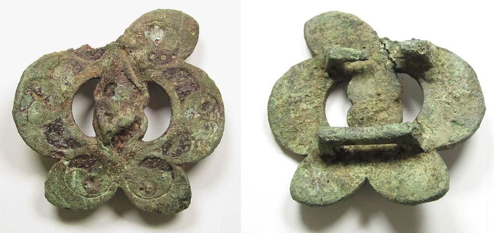 Lot 1011: Celtic enamelled harness mount. A late Iron Age...