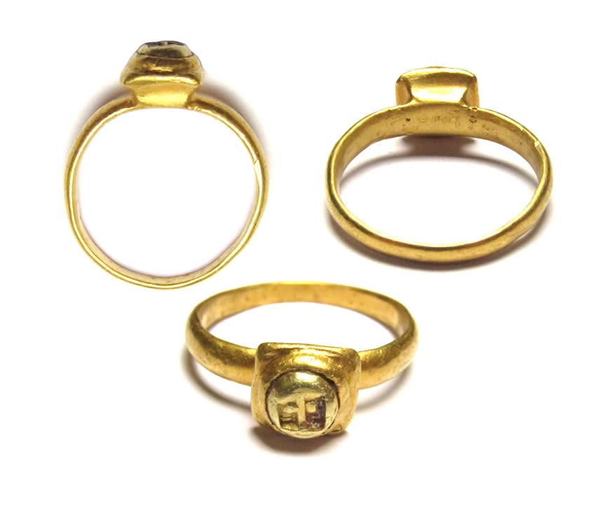 Lot 1027: Roman Gold Ring. Circa 2nd-4th century AD. Gold,...