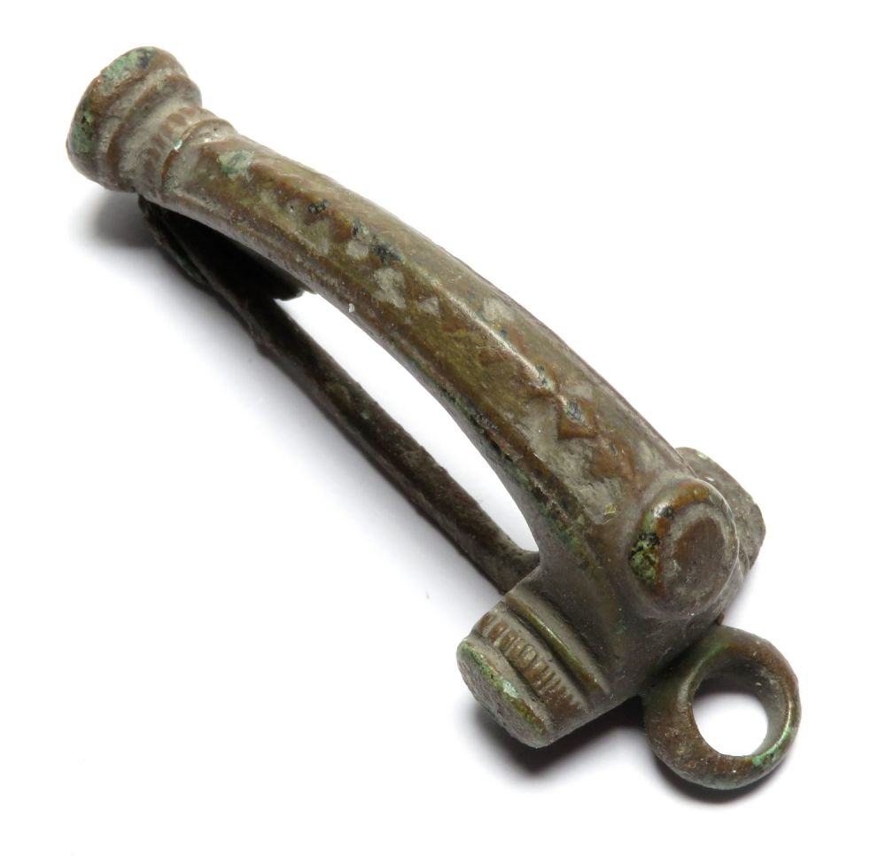 Lot 1035: Roman headstud type brooch, c. 2nd century AD....