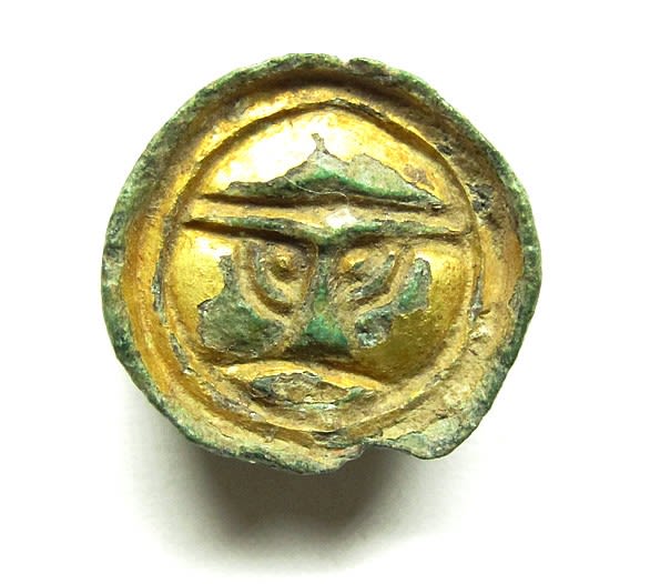 Lot 1052: Anglo-Saxon Button Brooch. Class A2 type, 450-550 AD....