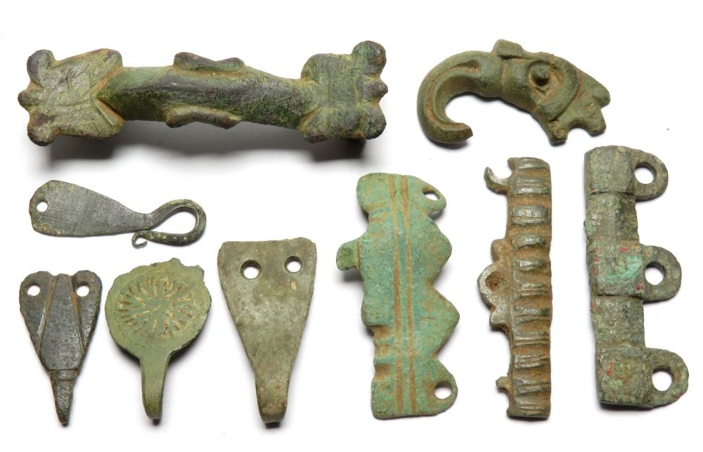 Lot 1053: Anglo-Saxon artefact group including a Ravens head mount,...