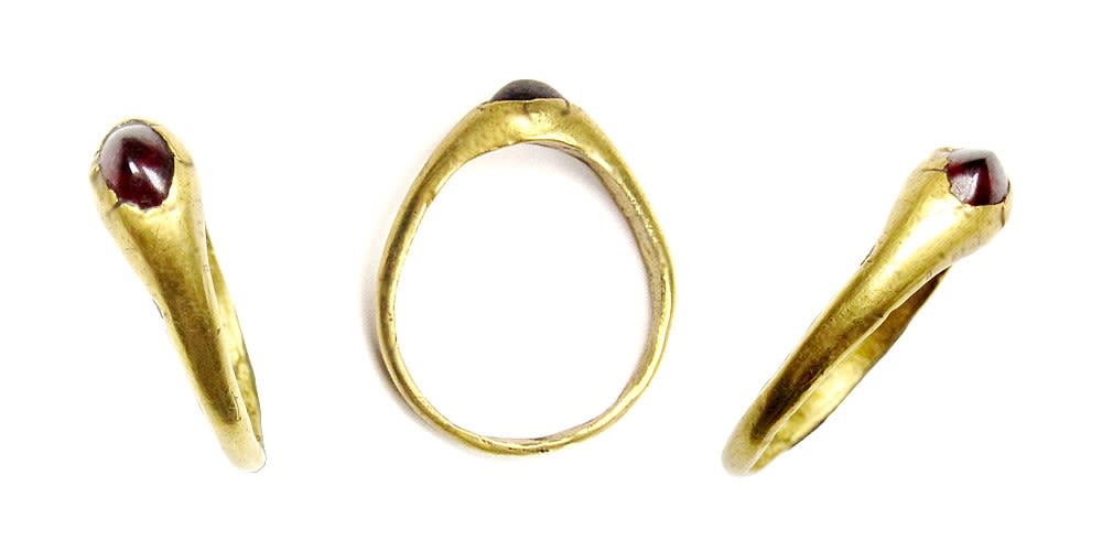 Lot 1083: Medieval stirrup ring. Circa 12th-13th century AD. Gold,...