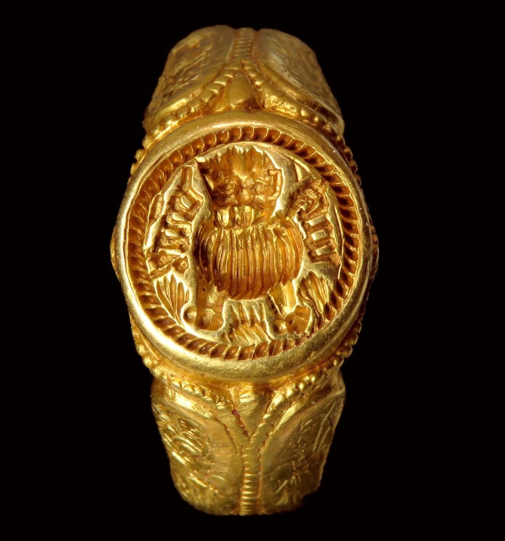 Lot 1085: Medieval gold iconographic signet ring. The hoop has...