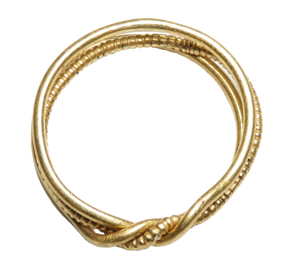 Lot 1094: Gold puzzle ring c. 17th -19th century. 20mm...