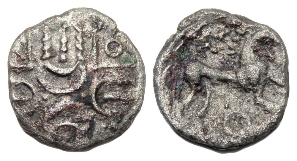 Lot 1140: Iceni, Eyelash Crescents silver unit, c. 50-20BC. Obverse:...
