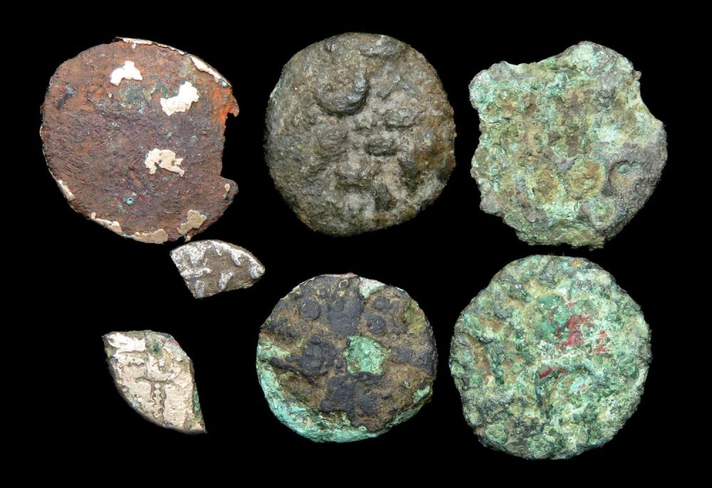 Lot 1144: Five Iron age Celtic staters in bronze, some...