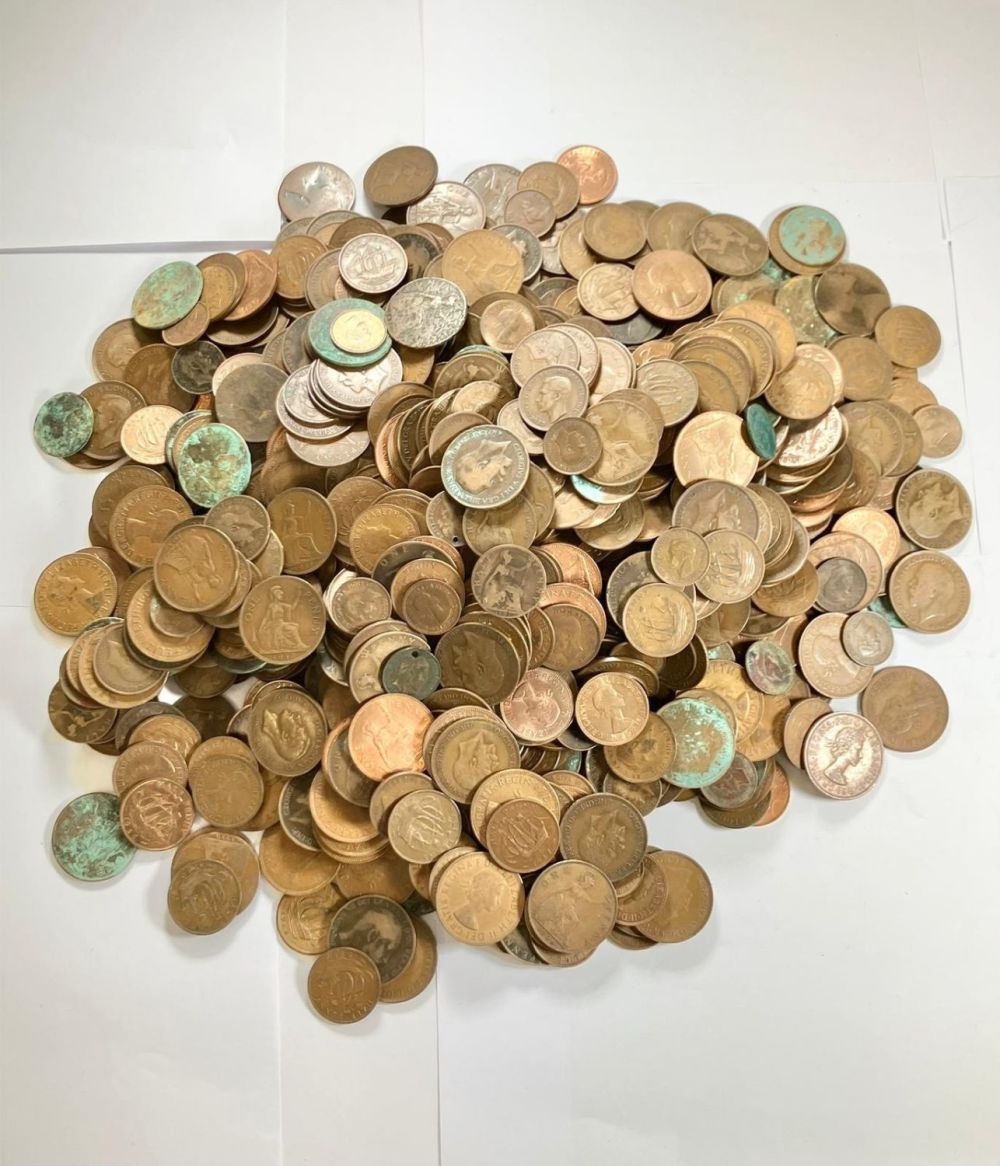 Lot 1287: British milled, 5kg of pre decimal copper. Pennies,...