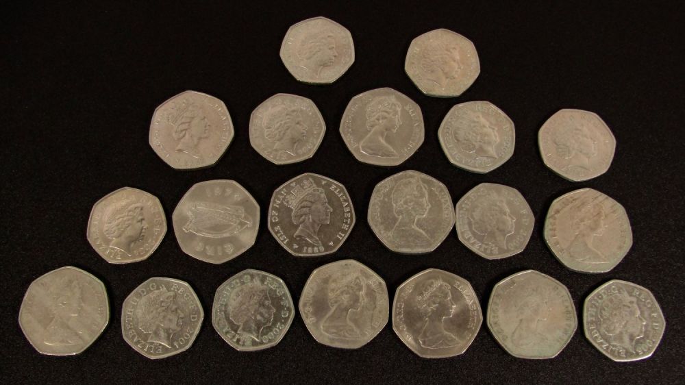 Lot 1306: UK Circulation Fifty Pence (20). Various collectable issues.