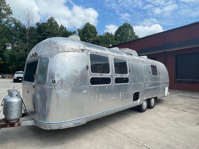 1972 AIRSTREAM 31 ft. 1972 Airstream - 31 ft camper that has had the interior removed. Camper 