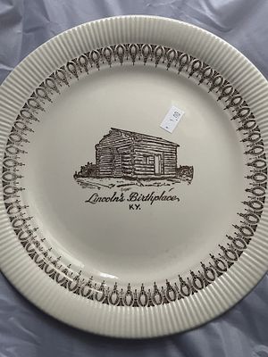 Triumph American Limoges Souvenir Plate Lincoln's Birthplace KY 22 K-Gold. A circular souvenir 