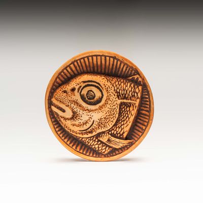 Авторская нэцкэ &laquo;Голова рыбы&raquo;. Япония, 20 век. 
Кость, резьба, инкрустация камнем (глаза). 