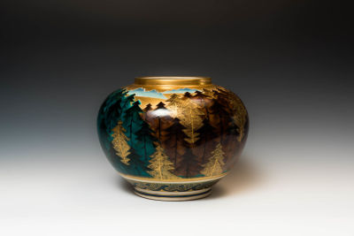 Нарядная авторская ваза &laquo;Восход над горным лесом&raquo;. Мастер: Ямагами Чикухо (активен 1964-1982). 