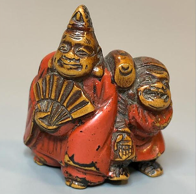 Нэцкэ &laquo;Дайкоку и Эбису&raquo;. Япония, 19 век. 
Дерево, резьба, лак. 
Высота: 3,8 см. 
