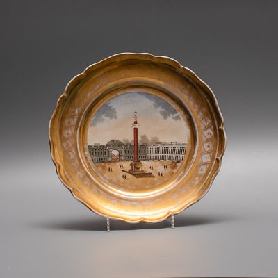 Тарелка с изображением Дворцовой площади и Александровской колонны. Россия, Санкт-Петербург, 19