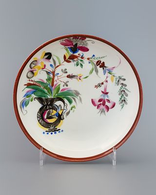 Блюдце с изображением цветов. ЛФЗ, 1920-1930-е годы.
Фарфор, надглазурная роспись.
Диаметр