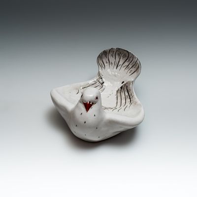 Фигура «Голубь». ЛФЗ, 1930-е годы. 
Фарфор, формовка, роспись, глазурь. 
Высота: 8,8 см. 