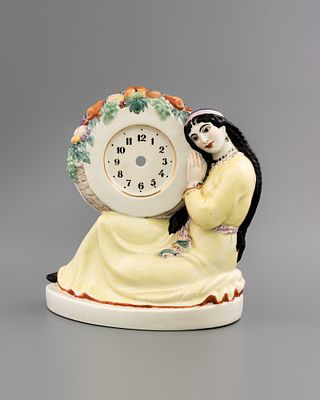 Корпус для часов «Узбечка с плодами». Автор модели: Н. Я. Данько. 
ЛФЗ, 1939 год. 
Фарфор 