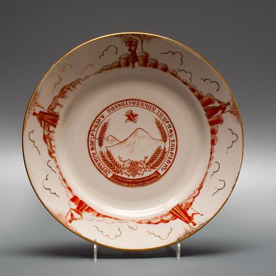 Редкая коллекционная тарелка «Арарат». СССР, 1930-е годы. 
Фарфор, надглазурная роспись 