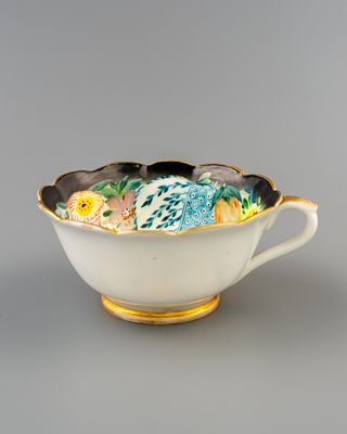 Редкая чашка с внутренней росписью, выполненной на белье ИФЗ. ЛФЗ, 1923 год. 
Фарфор 